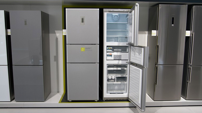 Illustration for article titled This Fridge's Vacuum Sealed Drawer Puts Fresh Food Into Cryostasis